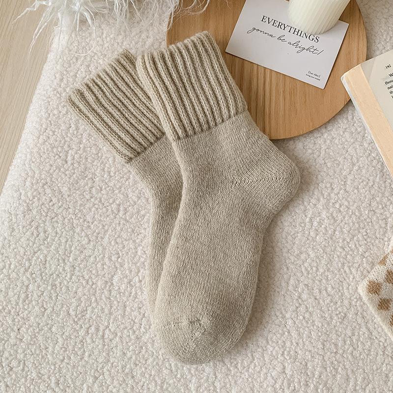🧦Cozysocks™ – Värmande Mysstrumpor för Kalla Dagar