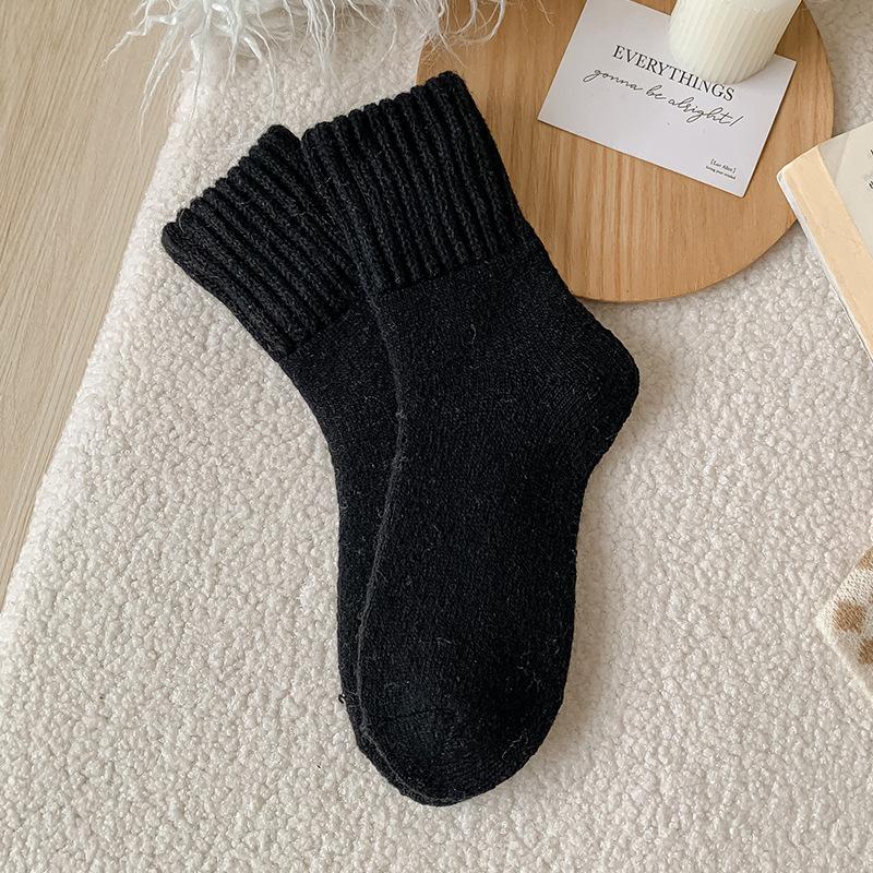 🧦Cozysocks™ – Värmande Mysstrumpor för Kalla Dagar